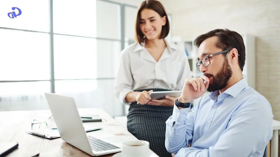 Equipe criando landing pages profissionais